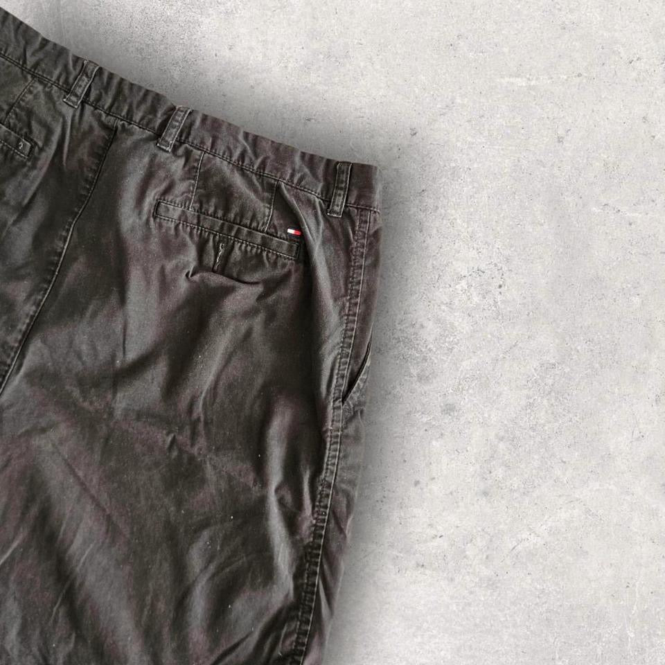 Tommy Hilfiger Black Shorts - W35Chino ShortsLizard Vintage Clothes