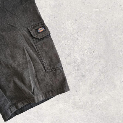 Dickies Black Cargo Shorts - W34Cargo ShortsLizard Vintage Clothes