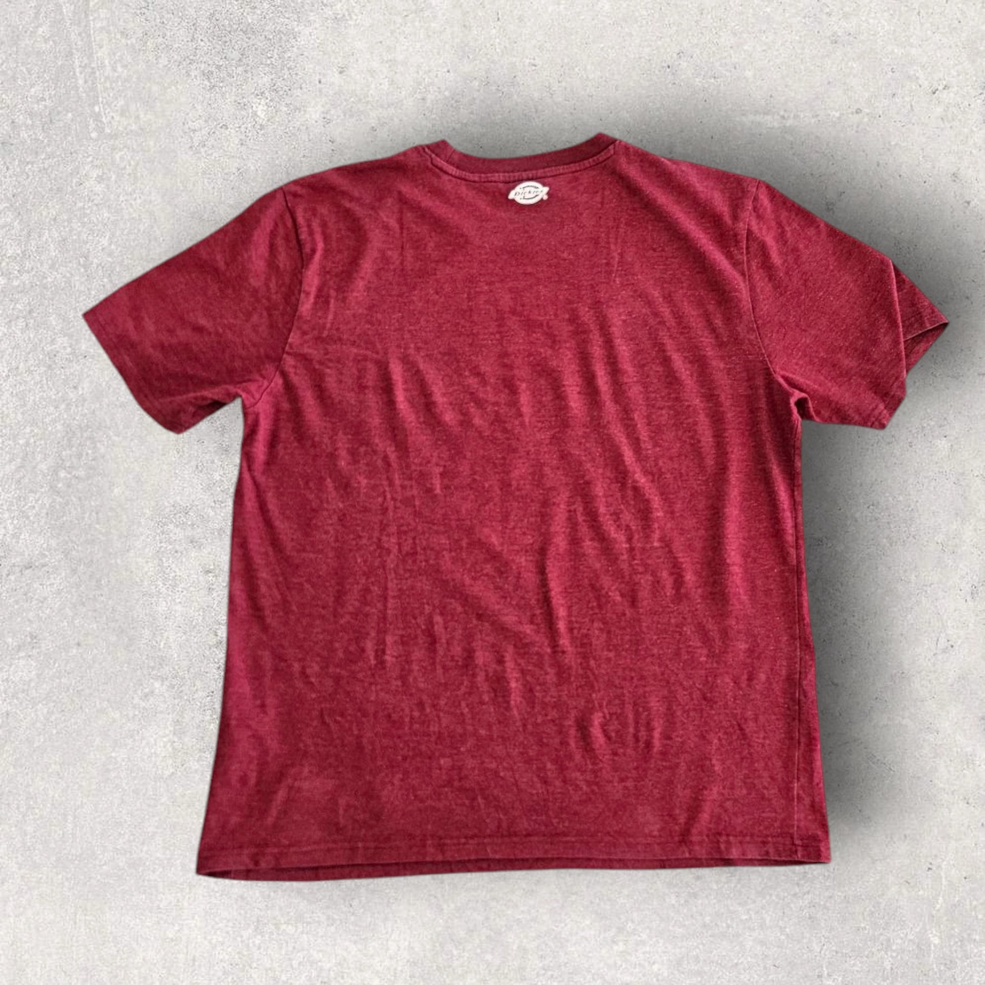 Dickies Red Logo Tshirt - L חולצת טי אדומה דיקיז יד שנייה וינטג'