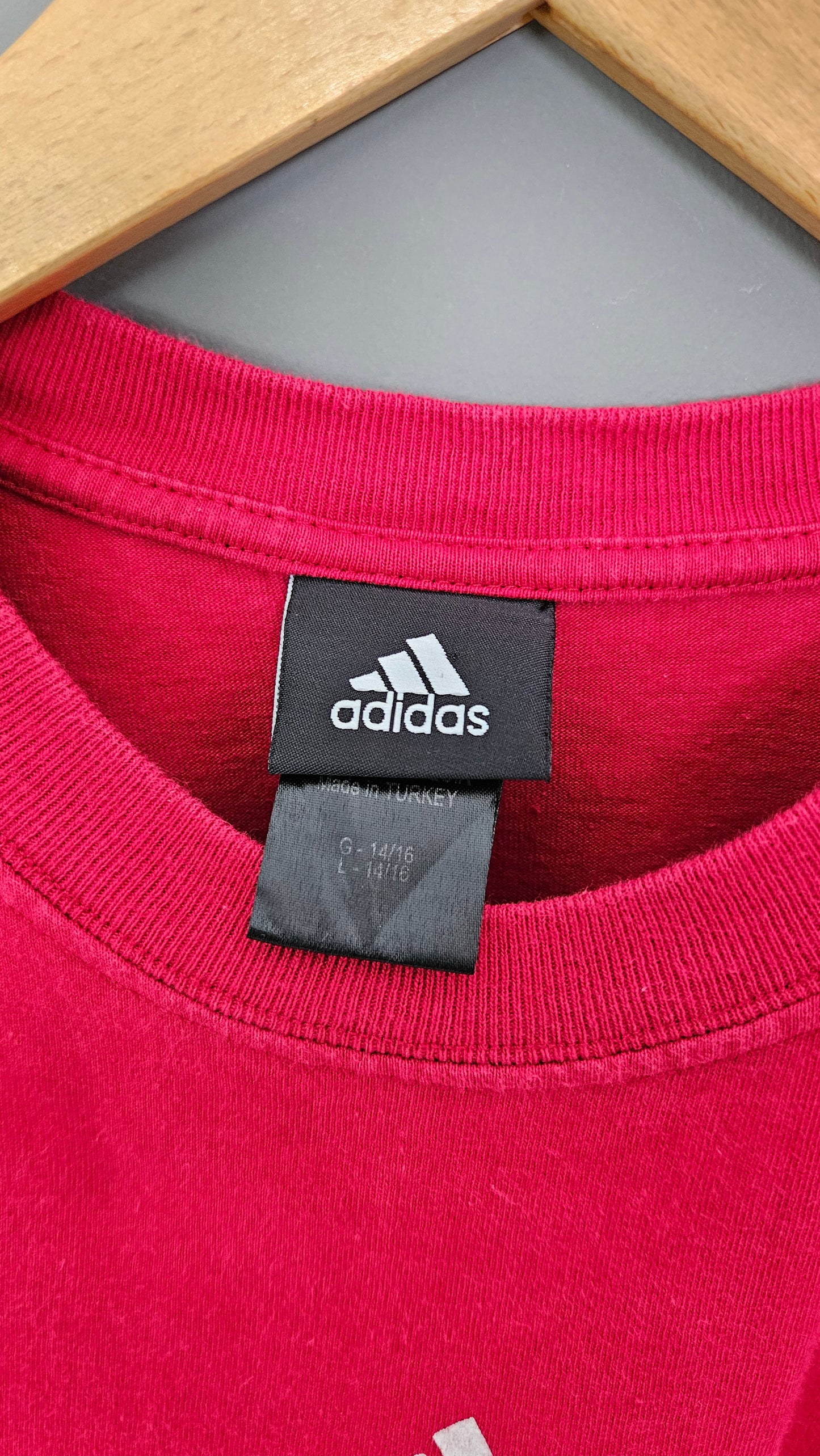Adidas Red Logo Tshirt - S חולצת טי אדידס לוגו אדום וינטג'