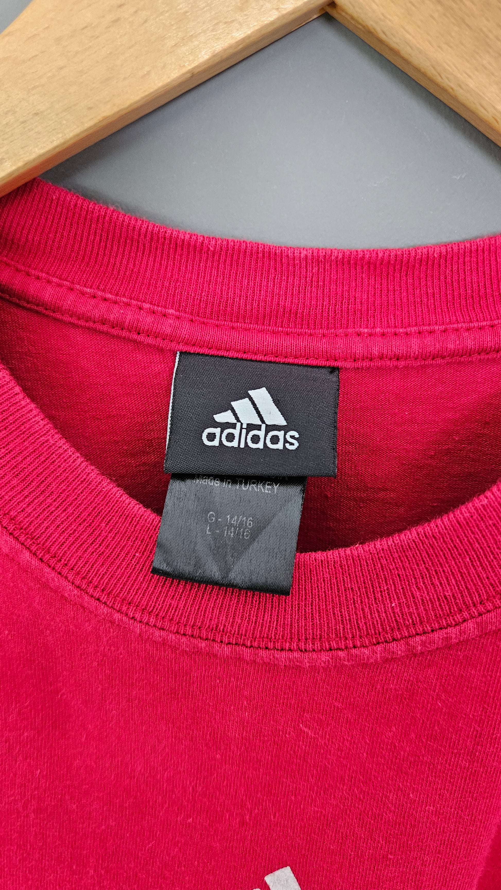 Adidas Red Logo Tshirt - S חולצת טי אדידס לוגו אדום וינטג'