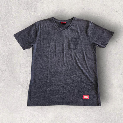 Dickies Grey V-Neck Pocket חולצה אפורה וי-נק עם כיס במידה M