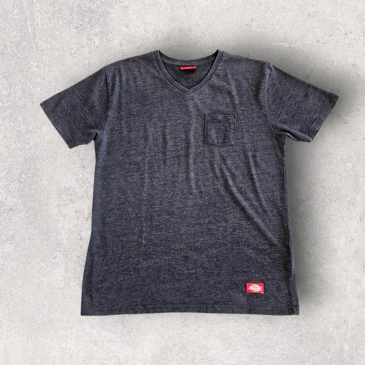 Dickies Grey V-Neck Pocket חולצה אפורה וי-נק עם כיס במידה M
