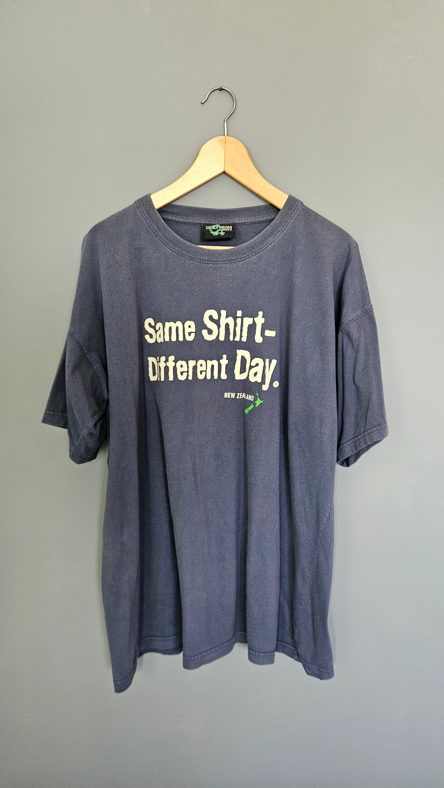 Vintage Graphic Tshirt - XL חולצת טי גרפית וינטג' יד שנייה