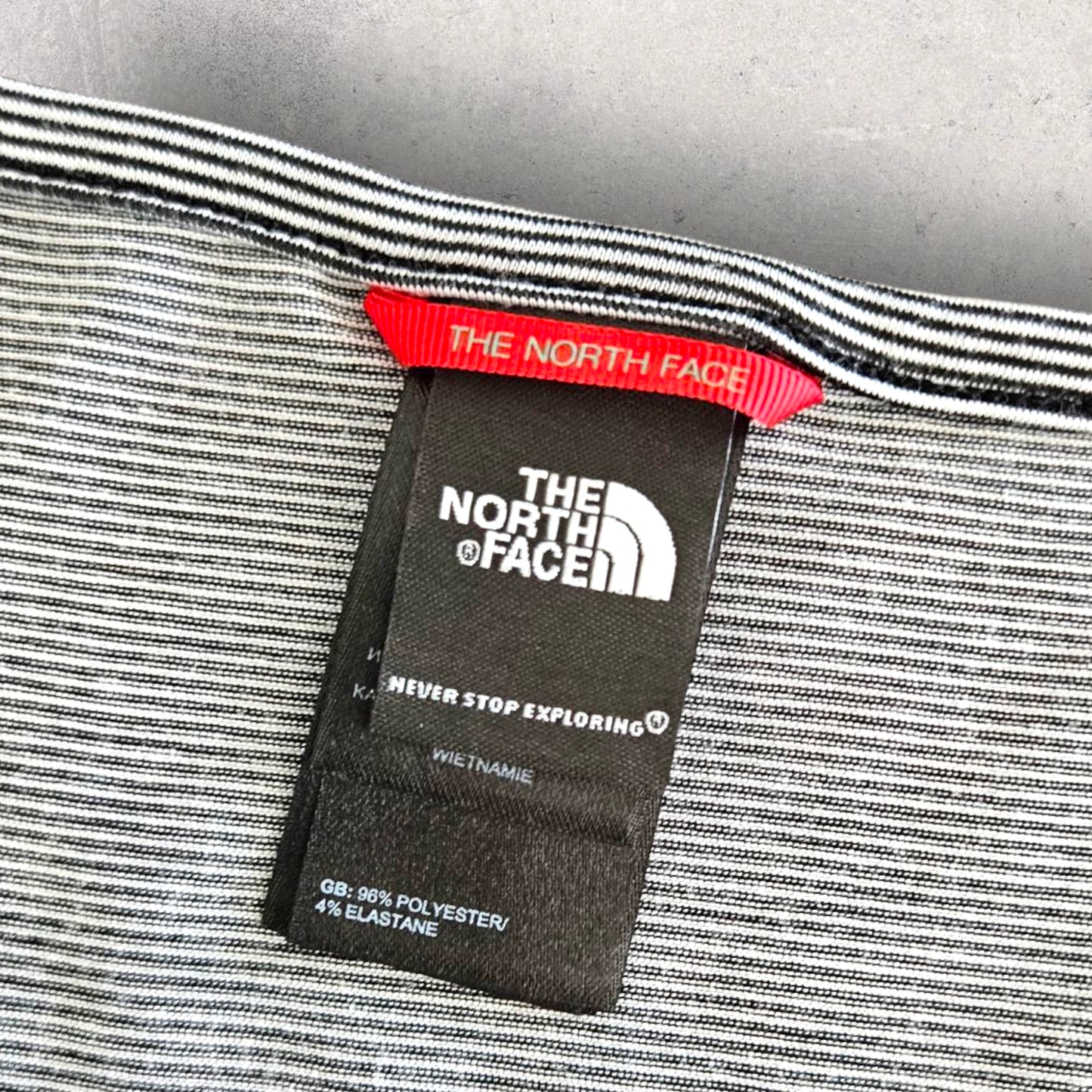 The North Face Womans Tshirt - S חולצת נשים נורת פייס מידה S יד שנייה וינטג'