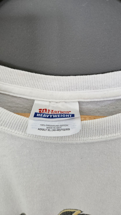 Hanes White Graphic Tshirt - XL חולצת טי גרפית לבנה האיינס וינטג' יד שנייה
