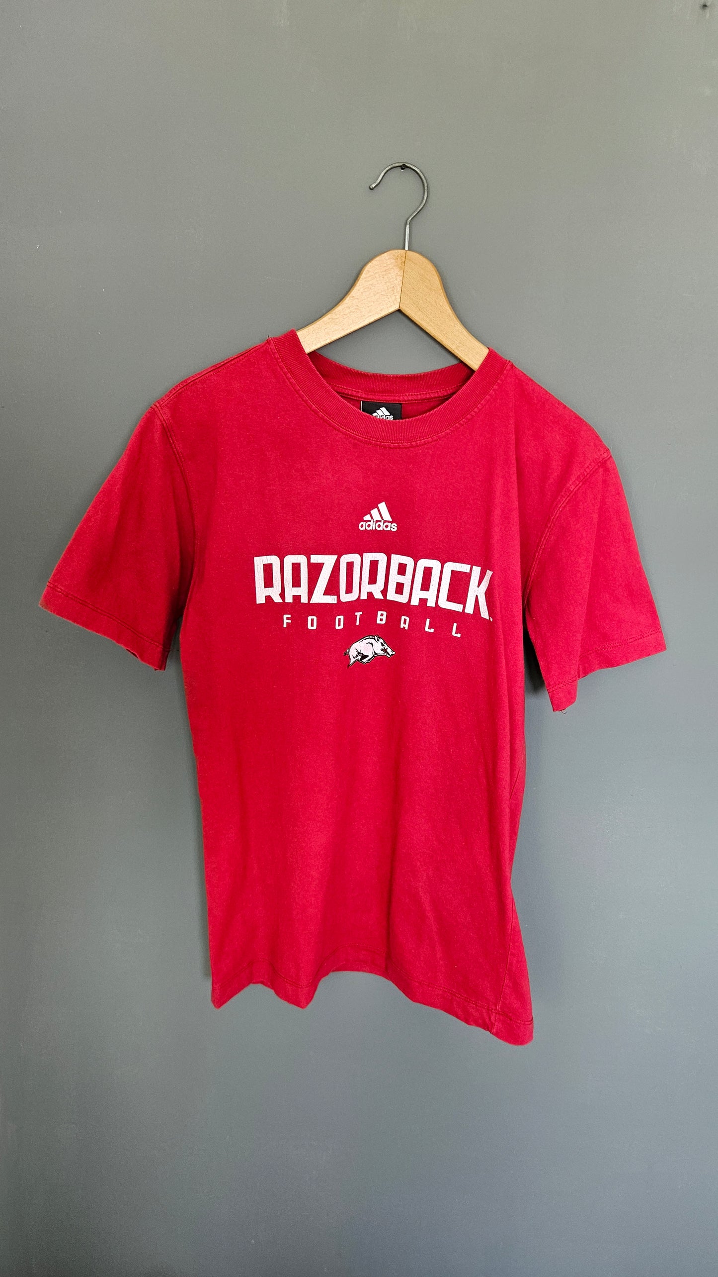 Adidas Red Logo Tshirt - S חולצת טי אדידס לוגו אדום וינטג'
