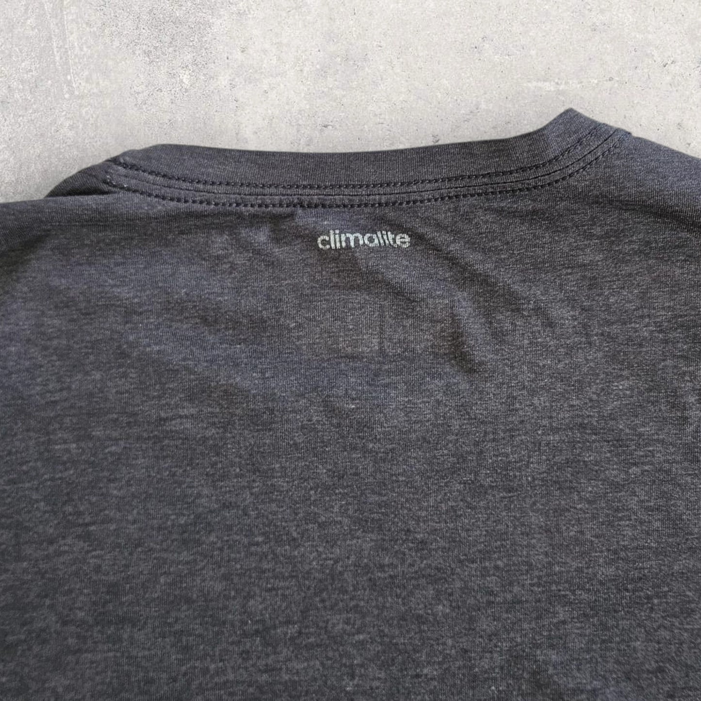 Adidas sports Black Logo Tshirt - M - חולצה שחורה ממותגת