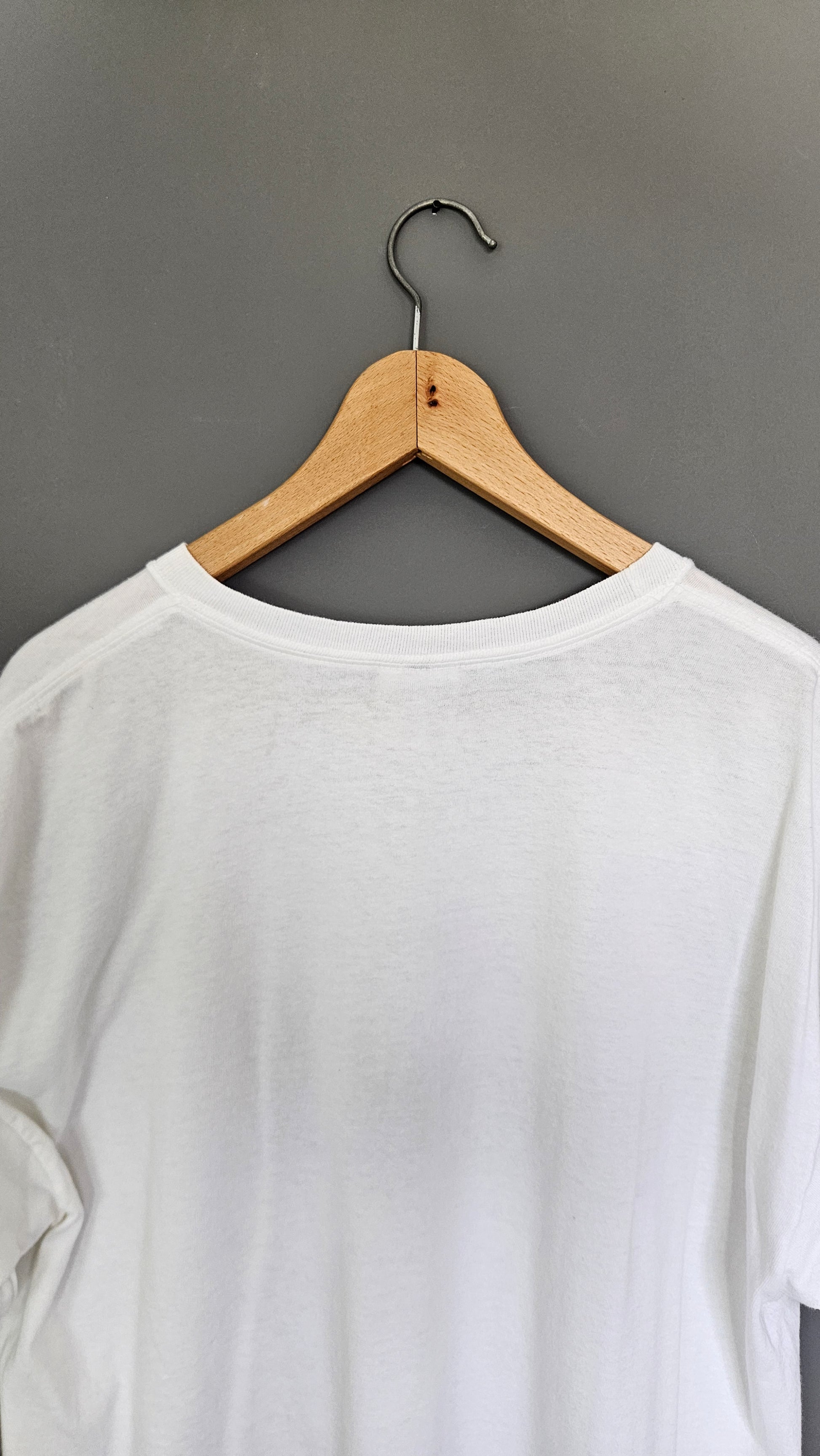 Hanes White Graphic Tshirt - XL חולצת טי גרפית לבנה האיינס וינטג' יד שנייה