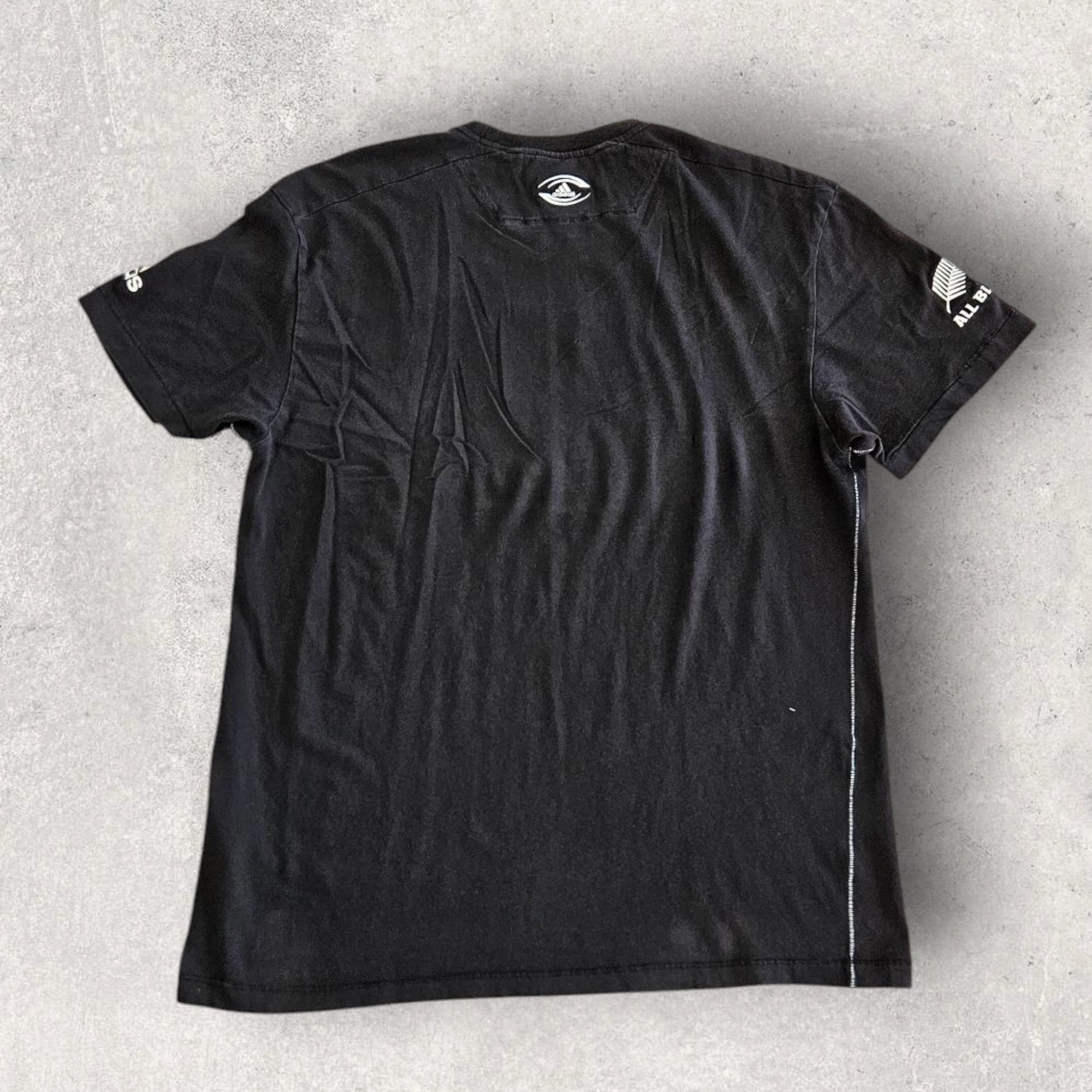 Adidad Black Logo Tshirt - XL חולצת טי שחורה אדידס יד שנייה וינטג'