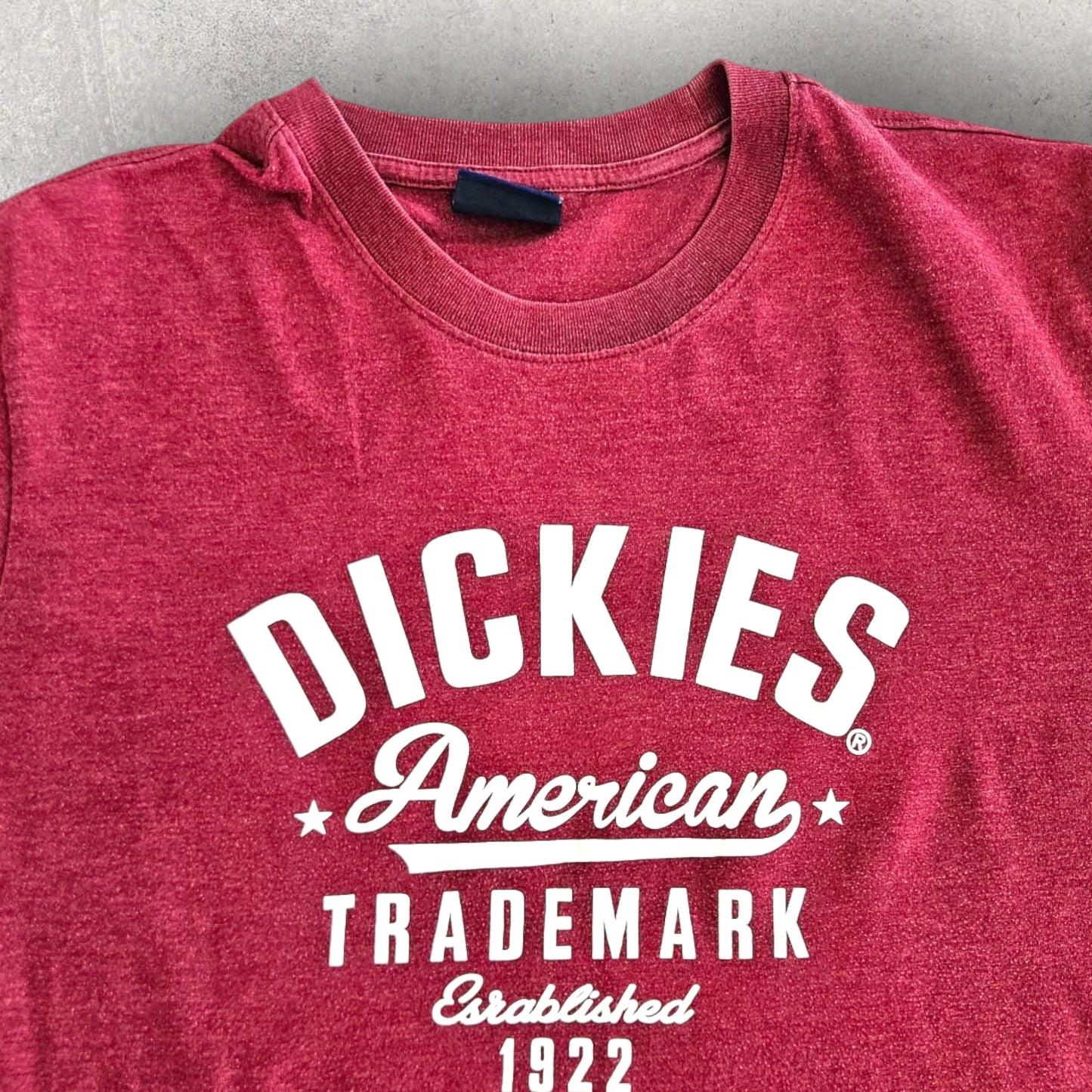 Dickies Red Logo Tshirt - L חולצת טי אדומה דיקיז יד שנייה וינטג'