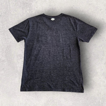 Dickies Grey V-Neck Pocket חולצה אפורה וי-נק עם כיס במידה M