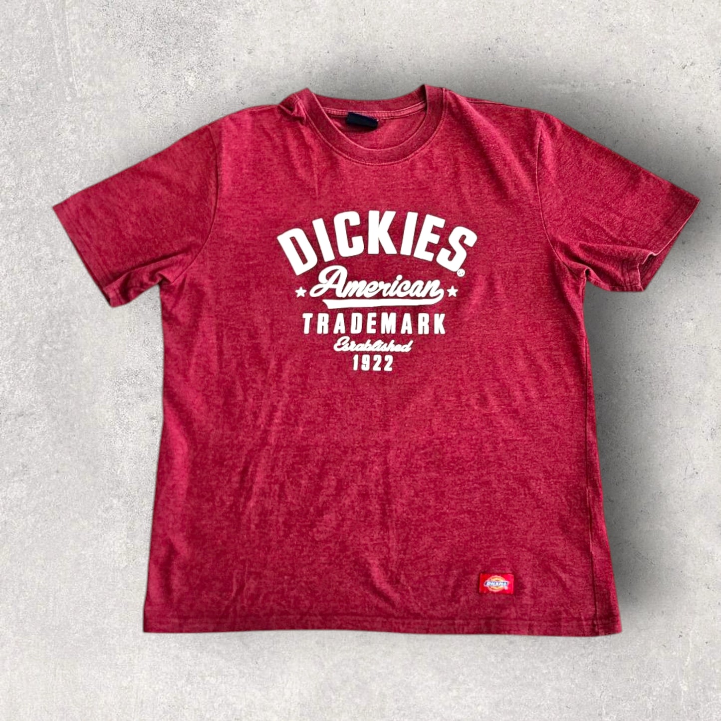 Dickies Red Logo Tshirt - L חולצת טי אדומה דיקיז יד שנייה וינטג'