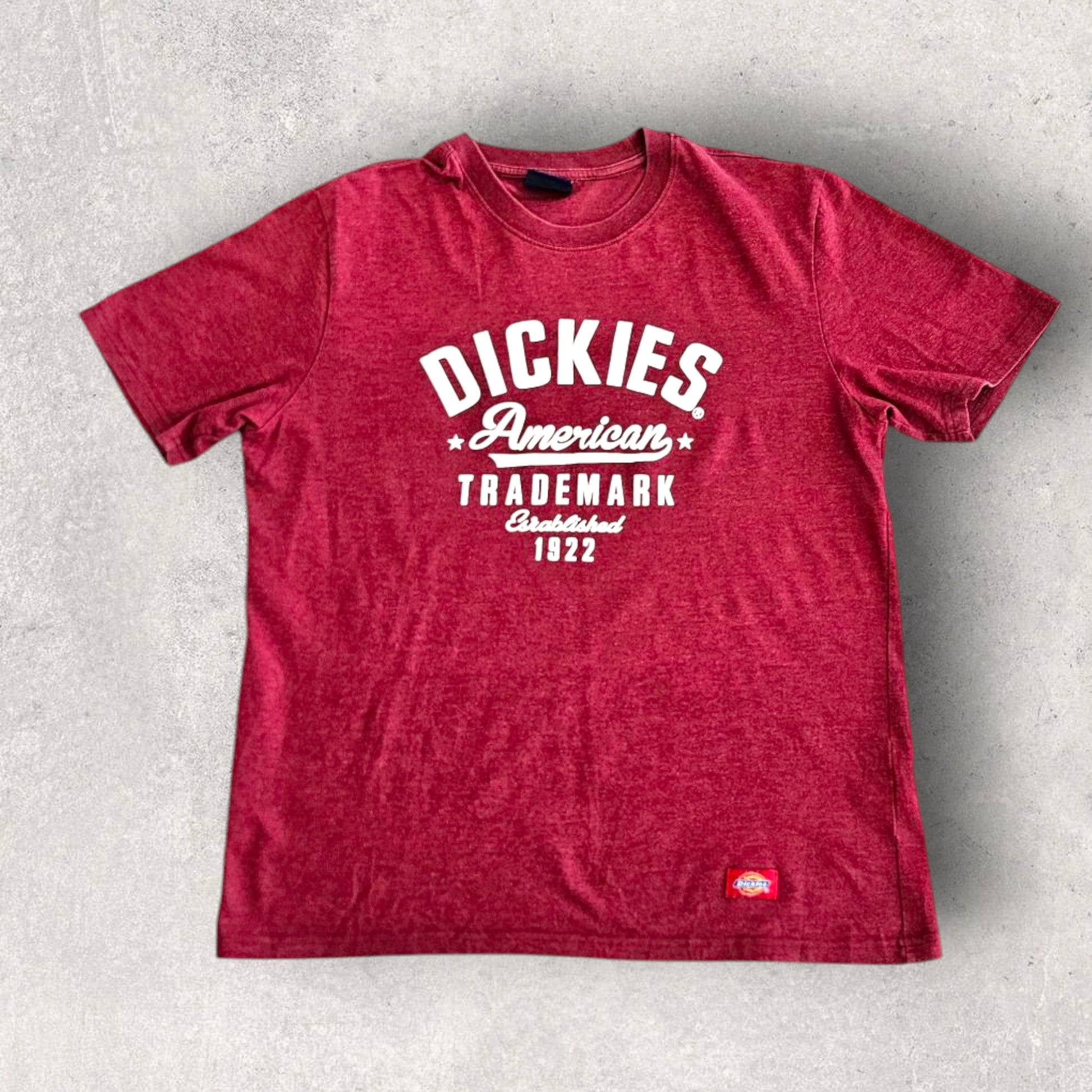Dickies Red Logo Tshirt - L חולצת טי אדומה דיקיז יד שנייה וינטג'